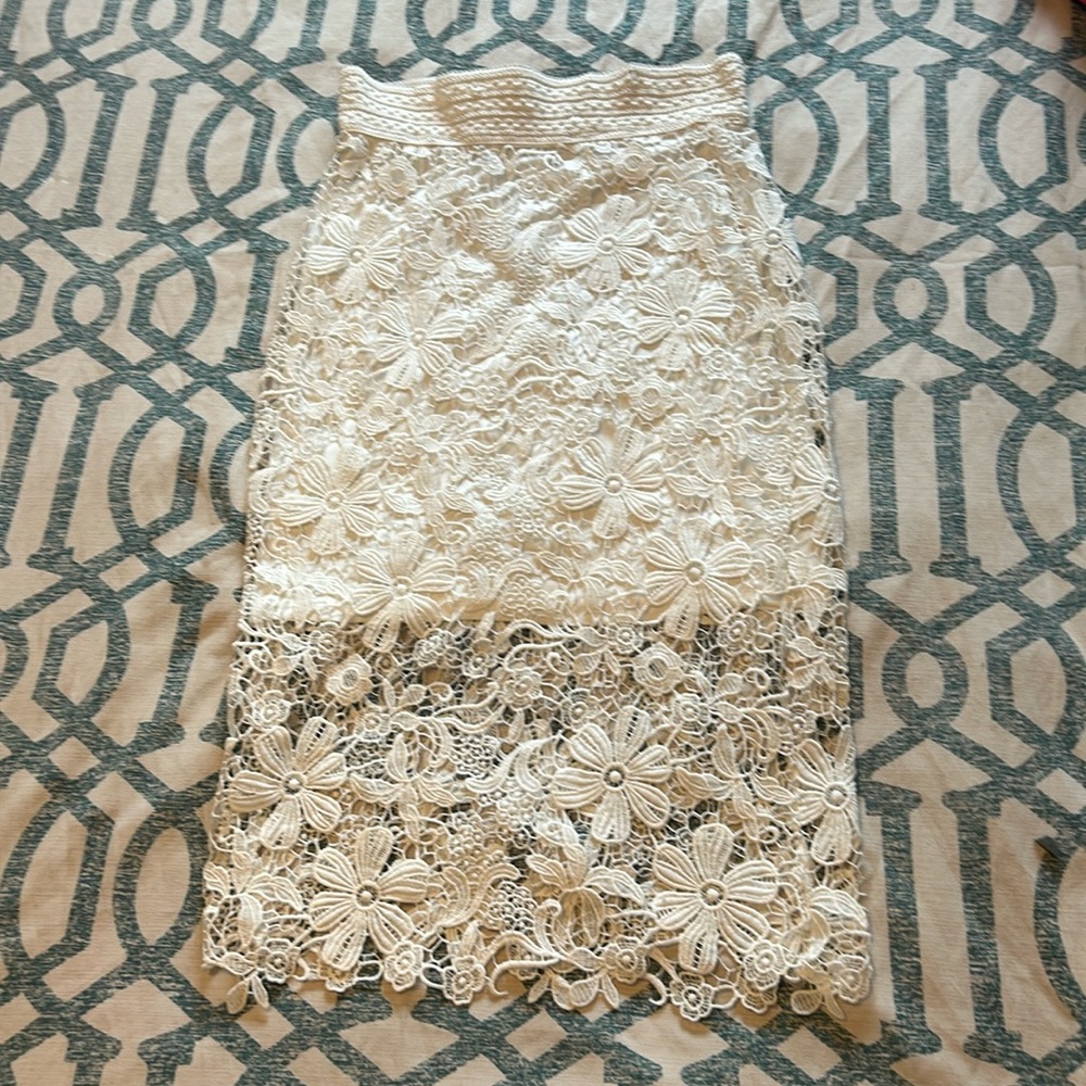 Sans Souchi White flower lace midi skirt